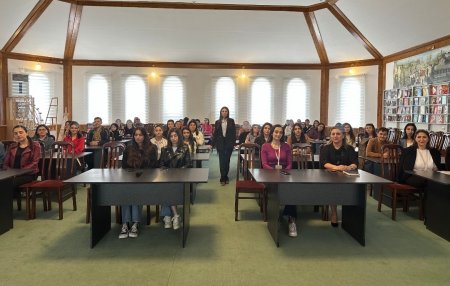 Bioloq alim Odlar Yurdu Universitetinin tələbələrinə təlim keçib - FOTO