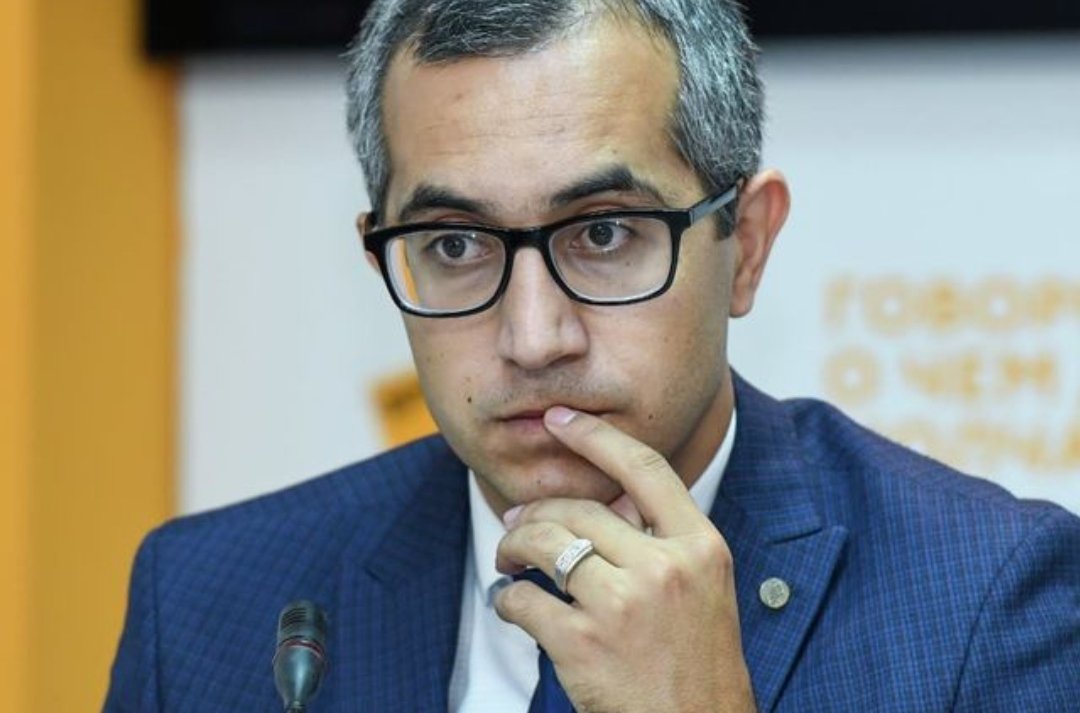 "Müəllimi imtahan edənlər özləri imtahanla işə giriblər?"