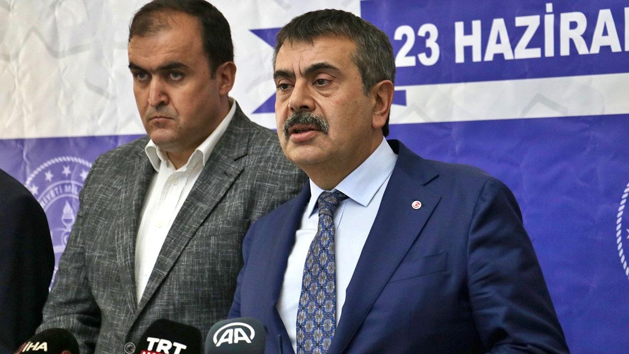 Milli Təhsil Naziri Tekin, zəlzələ bölgəsində