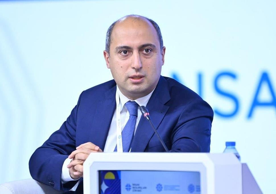 "Nazir desin ki, "valideynlər, şagirdlər savadsızdır, biz də istədiyimizi edə bilmirik, bağışlayın?!"