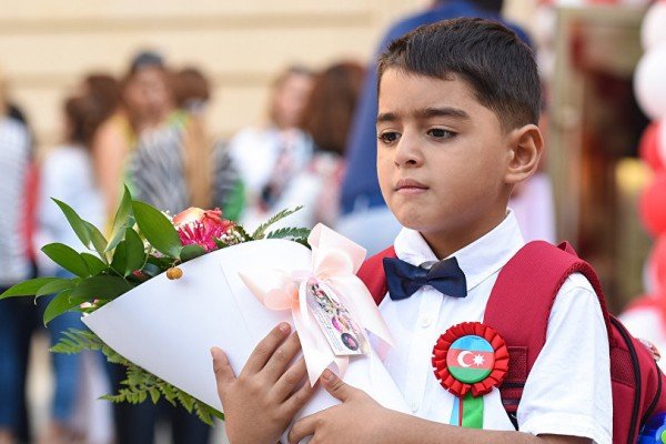 Valideynlər məktəbli formalarını istədikləri satış məntəqələrindən ala bilərlər