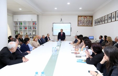 “Çağdaş Türkman ədəbiyyatı” mövzusunda elmi seminar keçirilib - FOTO