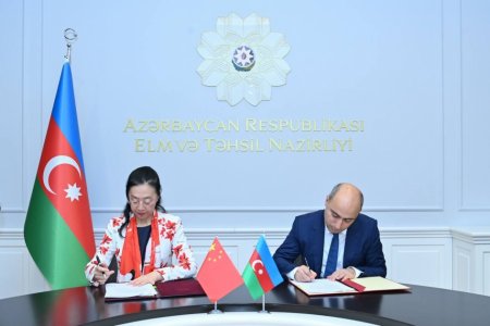 Elm və Təhsil Nazirliyi ilə Çin Xalq Respublikasının Ticarət Nazirliyi arasında müqavilə imzalanıb - FOTO Elm və Təhsil Nazirliyi ilə Çin Xalq Respublikasının Ticarət Nazirliyi arasında müqavilə imzalanıb - FOTO