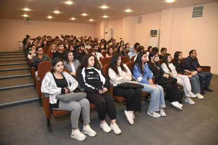 BMU-da istehsalat təcrübəsi ilə bağlı maarifləndirici görüş keçirilib - FOTO