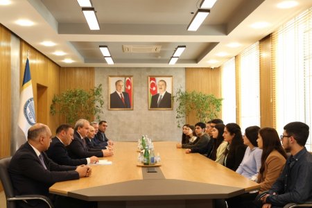 Prezident təqaüdünə layiq görülmüş BDU tələbələri ilə görüş keçirilib - FOTO