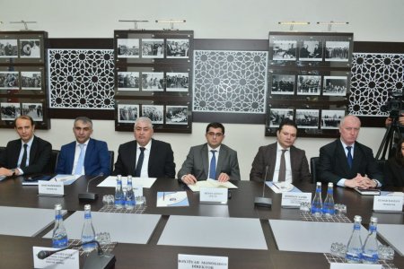 Sumqayıt Dövlət Universiteti ilə Polimer Materialları İnstitutu arasında memorandum imzalanıb