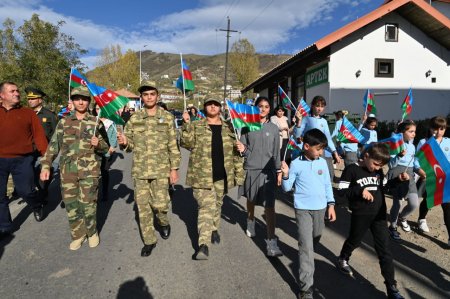 Laçında "Bayraq yürüşü" - FOTOLAR