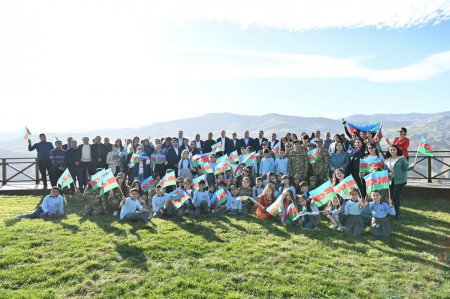 Elm və Təhsil Nazirliyi Müdafiə Nazirliyi ilə birgə Laçında “Bayraq yürüşü” keçirib - FOTOLAR