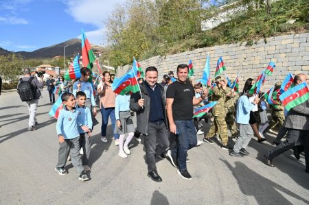 Elm və Təhsil Nazirliyi Müdafiə Nazirliyi ilə birgə Laçında “Bayraq yürüşü” keçirib - FOTOLAR