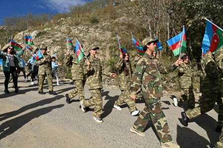 Elm və Təhsil Nazirliyi Müdafiə Nazirliyi ilə birgə Laçında “Bayraq yürüşü” keçirib - FOTOLAR