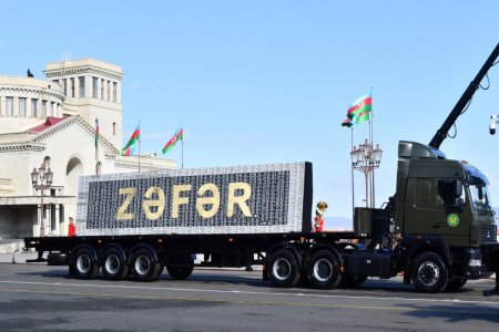 Prezident İlham Əliyev Xankəndidə hərbi paradda iştirak edib - FOTO 