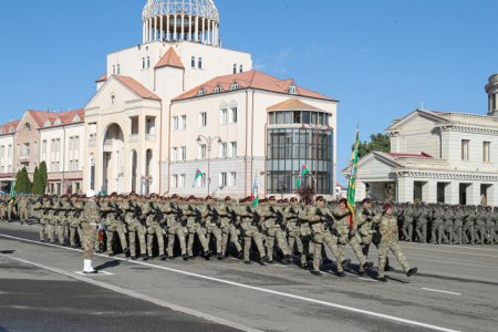 Prezident İlham Əliyev Xankəndidə hərbi paradda iştirak edib - FOTO 
