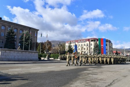 Prezident İlham Əliyev Xankəndidə hərbi paradda iştirak edib - FOTO 