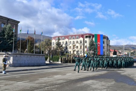 Prezident İlham Əliyev Xankəndidə hərbi paradda iştirak edib - FOTO 