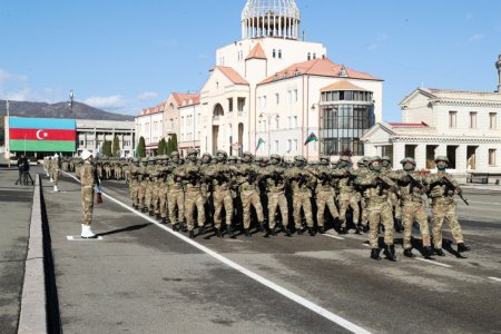 Prezident İlham Əliyev Xankəndidə hərbi paradda iştirak edib - FOTO 