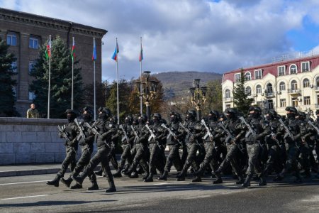 Prezident İlham Əliyev Xankəndidə hərbi paradda iştirak edib - FOTO 