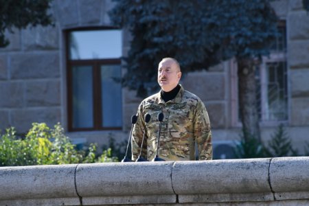 Prezident İlham Əliyev Xankəndidə hərbi paradda iştirak edib - FOTO 