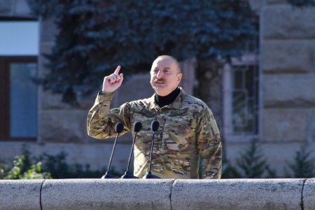 Prezident İlham Əliyev Xankəndidə hərbi paradda iştirak edib - FOTO 