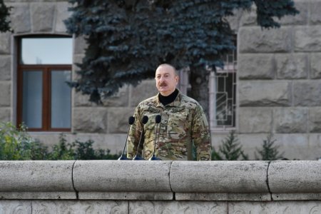 Prezident İlham Əliyev Xankəndidə hərbi paradda iştirak edib - FOTO 