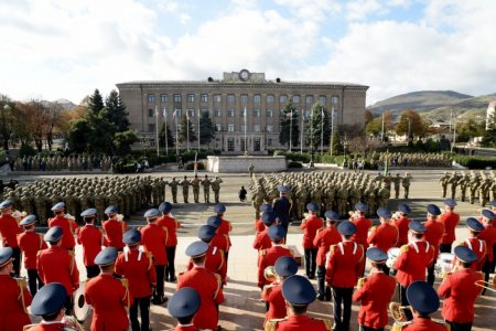Prezident İlham Əliyev Xankəndidə hərbi paradda iştirak edib - FOTO 
