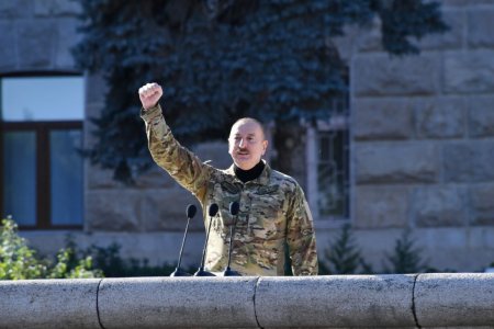 Prezident İlham Əliyev Xankəndidə hərbi paradda iştirak edib - FOTO 