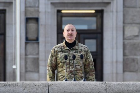 Prezident İlham Əliyev Xankəndidə hərbi paradda iştirak edib - FOTO 