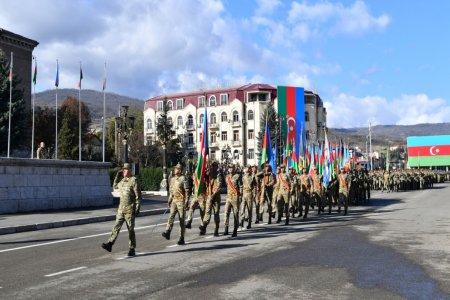 Prezident İlham Əliyev Xankəndidə hərbi paradda iştirak edib - FOTO 