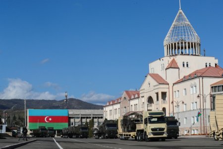 Prezident İlham Əliyev Xankəndidə hərbi paradda iştirak edib - FOTO 