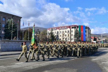 Prezident İlham Əliyev Xankəndidə hərbi paradda iştirak edib - FOTO 