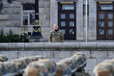 Prezident İlham Əliyev Xankəndidə hərbi paradda iştirak edib - FOTO 