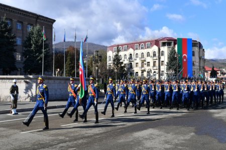 Prezident İlham Əliyev Xankəndidə hərbi paradda iştirak edib - FOTO 