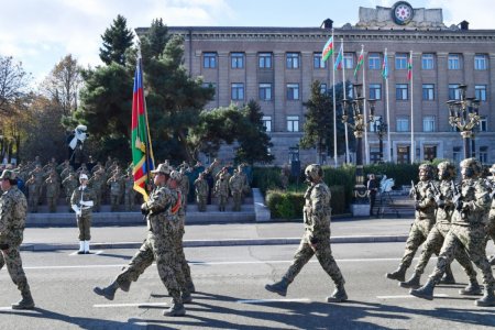 Prezident İlham Əliyev Xankəndidə hərbi paradda iştirak edib - FOTO 