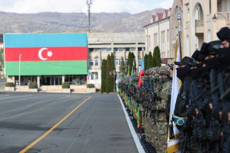 Prezident İlham Əliyev Xankəndidə hərbi paradda iştirak edib - FOTO 