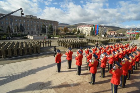 Prezident İlham Əliyev Xankəndidə hərbi paradda iştirak edib - FOTO 