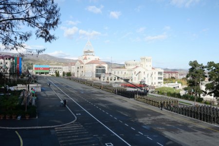 Prezident İlham Əliyev Xankəndidə hərbi paradda iştirak edib - FOTO 