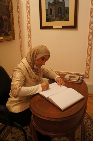 “The Man Booker”in mükafatçısı Nizami Muzeyinin qonağı olub - FOTO “The Man Booker”in mükafatçısı Nizami Muzeyinin qonağı olub - FOTO