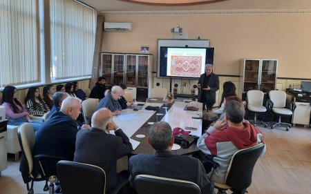 BDU-da elmi seminar: "Fonsuz həndəsi ornamentlərin tarixi, evolyusiyası, üslub və tərzləri" - FOTO