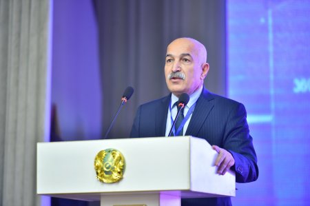 Prorektor Cənubi Qazaxıstan Universitetinin 80 illik yubileyində iştirak edib