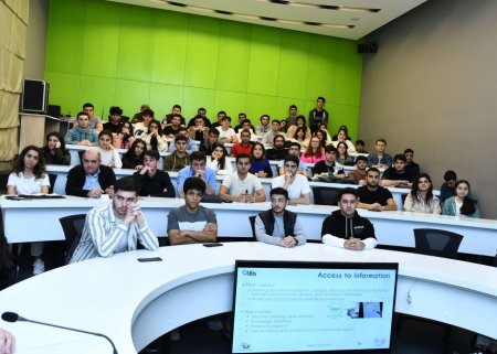 Fransalı professorlar ADNSU tələbələrinə süni intellektlə bağlı mühazirə oxuyublar - FOTO