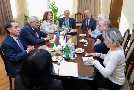 ADU-da Kazan Federal Universitetinin nümayəndə heyəti ilə görüş keçirilib - FOTO