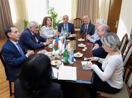 ADU-da Kazan Federal Universitetinin nümayəndə heyəti ilə görüş keçirilib - FOTO