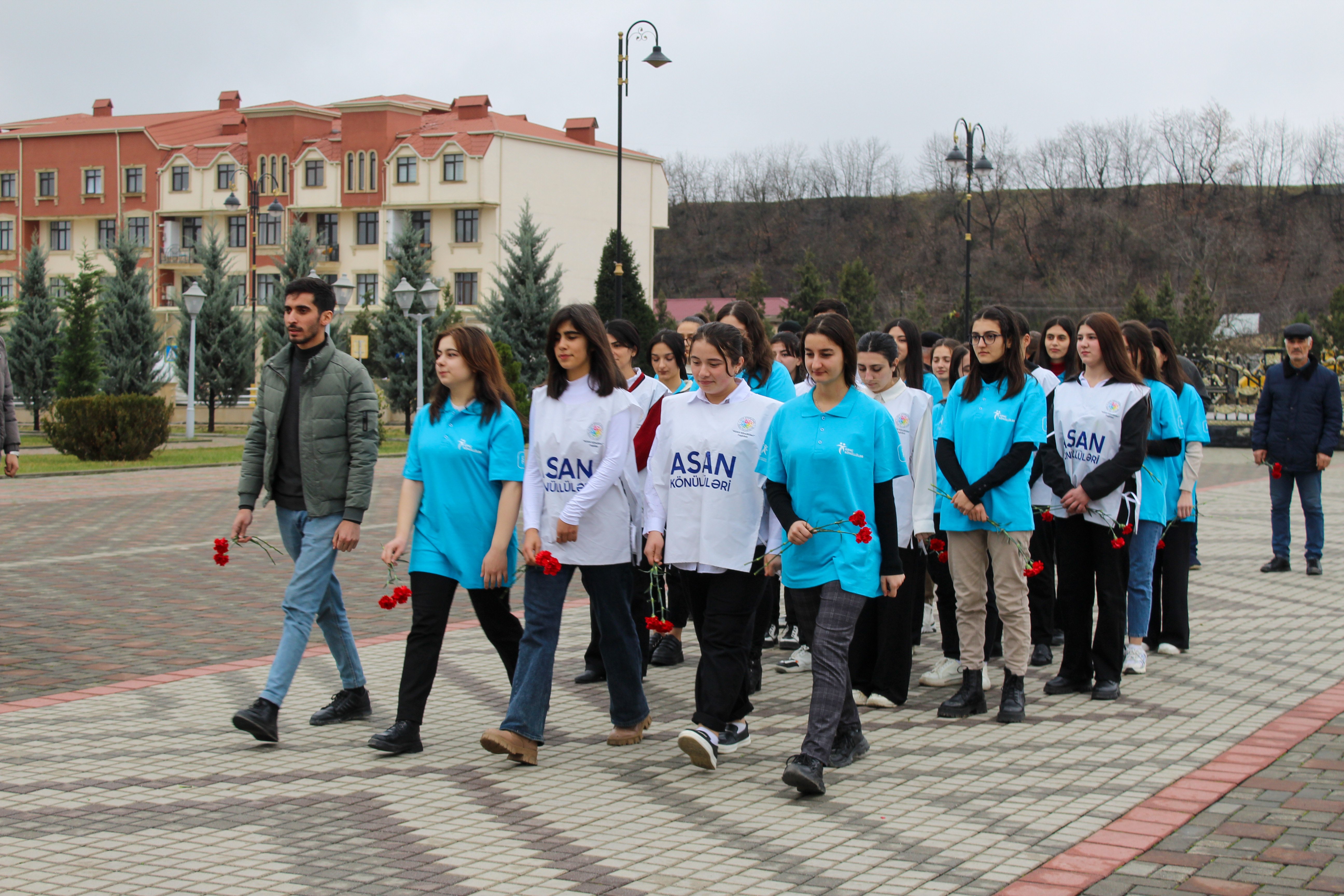 Azərbaycan Könüllüləri Ulu Öndər Heydər Əliyevin məzarını ziyarət ediblər - FOTO