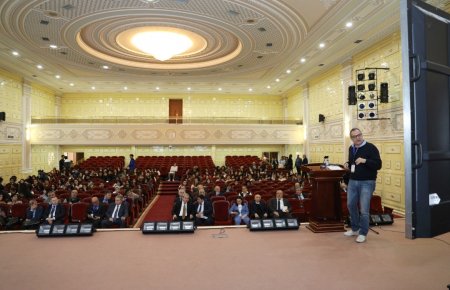 BDU-da “Fizikada müasir trendlər” mövzusunda 8-ci Beynəlxalq elmi konfrans davam edir - FOTO