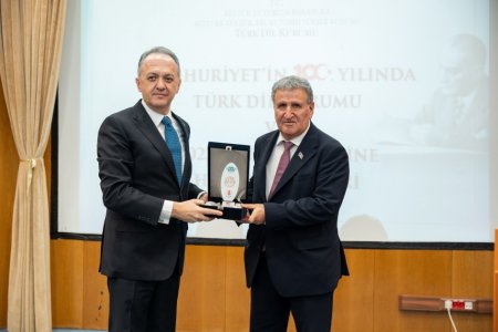 AMEA Türk Dil Qurumunun “Türk dilinə xidmət” mükafatına layiq görülüb - FOTO