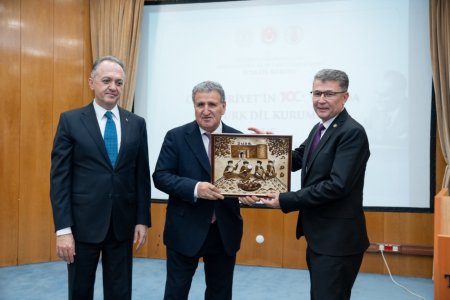 AMEA Türk Dil Qurumunun “Türk dilinə xidmət” mükafatına layiq görülüb - FOTO