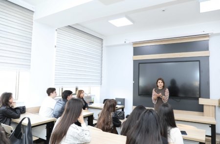 Tanınmış jurnalist BDU-nun Jurnalistika fakültəsinin tələbələrinə ustad dərsi keçib - FOTO