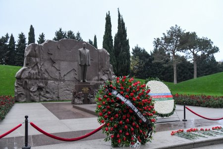 Universitetdə Heydər Əliyevin büstünün açılış oldu - FOTO