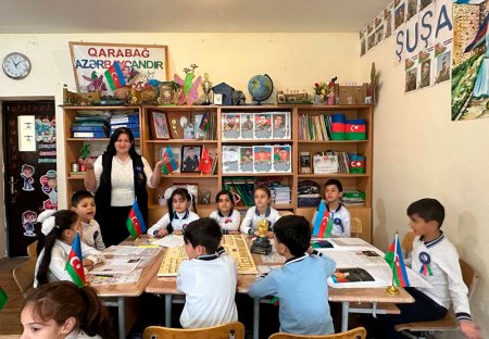 Dahi Liderin xatirəsi təhsil müəssisələrində anılıb