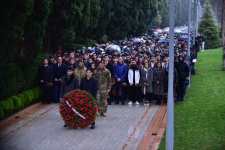 Gənclər Təşkilatları ulu öndər Heydər Əliyevin əziz xatirəsini böyük ehtiramla yad ediblər - FOTO