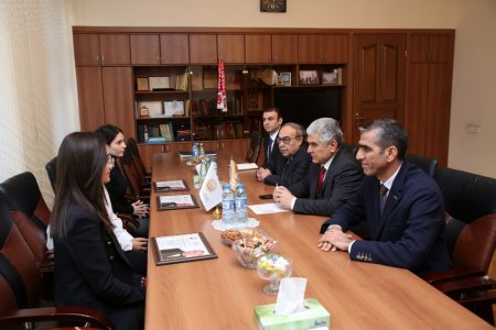 Rektor “Heydər Əliyev adına təqaüd”ə layiq görülən tələbələrlə görüşüb - FOTO